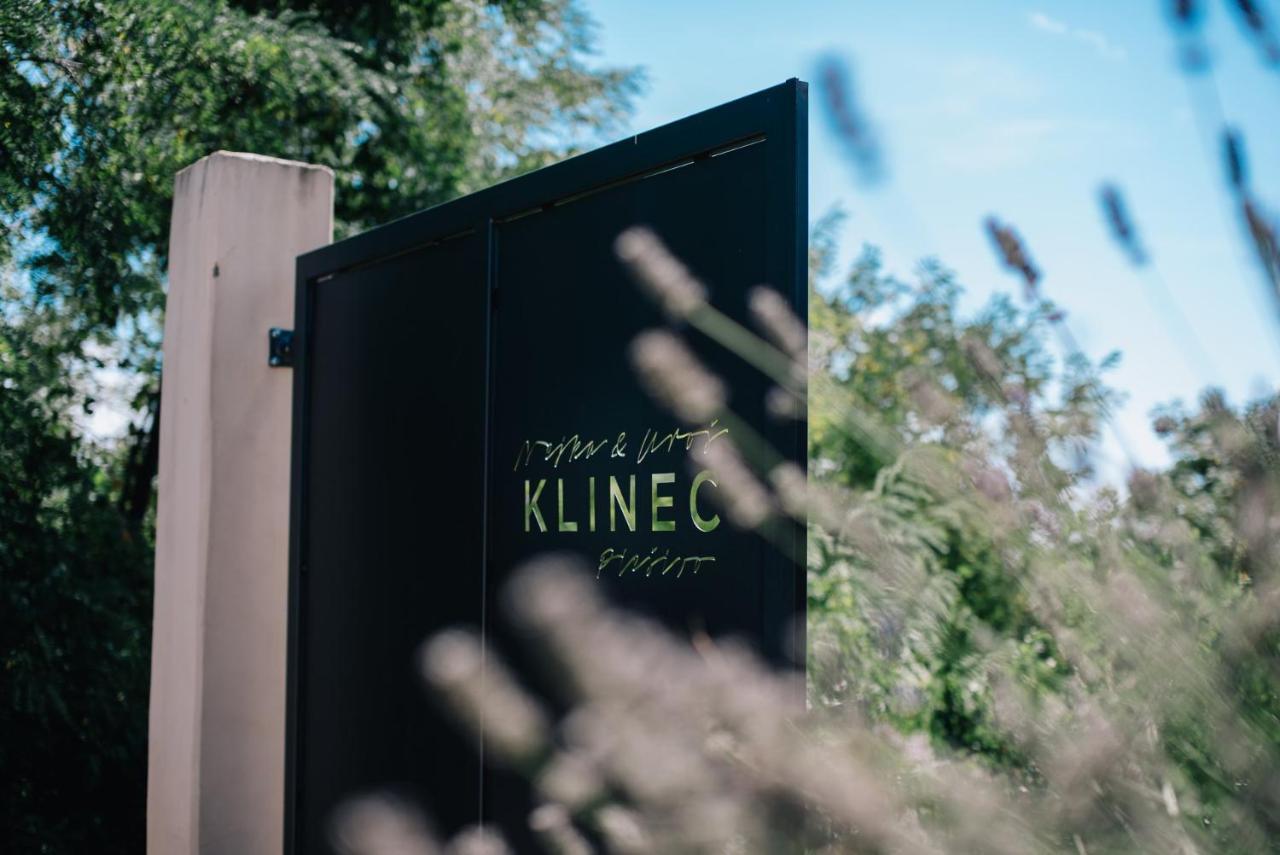 Klinec Plesivo Art Rooms Dobrovo Exterior foto